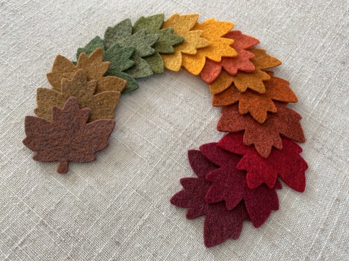 Felt maple leaves - 30,